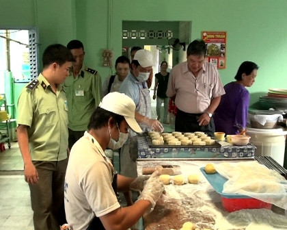 Chính phủ yêu cầu siết chặt kiểm tra, kiểm soát sản xuất thực phẩm, đảm bảo an toàn sức khỏe của nhân dân. ảnh minh họa: Báo đồng tháp. Chính phủ yêu cầu siết chặt kiểm tra, kiểm soát sản xuất thực phẩm, đảm bảo an toàn sức khỏe của nhân dân. ảnh minh họa: Báo đồng tháp.