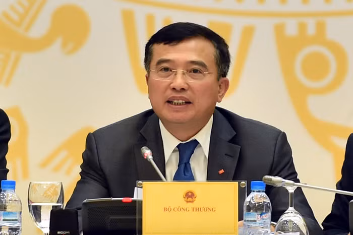 Thứ trưởng Bộ Công Thương - ông Hoàng Quốc Vượng nói về vi phạm của Vinastas tại phiên họp báo Chính phủ thường kỳ. ảnh: VGP. Thứ trưởng Bộ Công Thương - ông Hoàng Quốc Vượng nói về vi phạm của Vinastas tại phiên họp báo Chính phủ thường kỳ. ảnh: VGP.