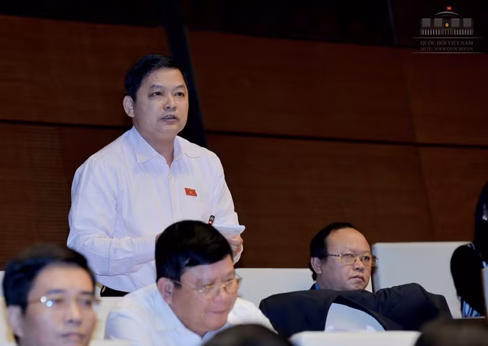 Đại biểu Quốc hội Dương Văn Thống đoàn Yên Bái cho rằng, cần hướng tới mục tiêu giảm 20% công chức, viên chức, chứ không phải 1%. ảnh: Trung tâm thông tin Quốc hội.