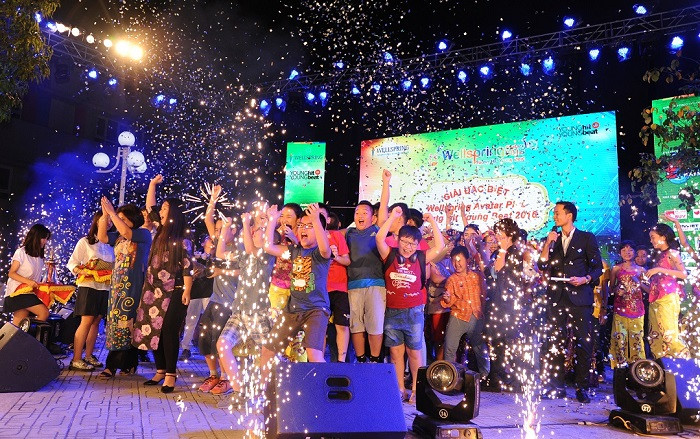 Tiết mục "Hồ trên Núi" của học sinh trường Wellspring giành giải đặc biệt trong đêm Gala chung kết. ảnh: HG. Tiết mục "Hồ trên Núi" của học sinh trường Wellspring giành giải đặc biệt trong đêm Gala chung kết. ảnh: HG.