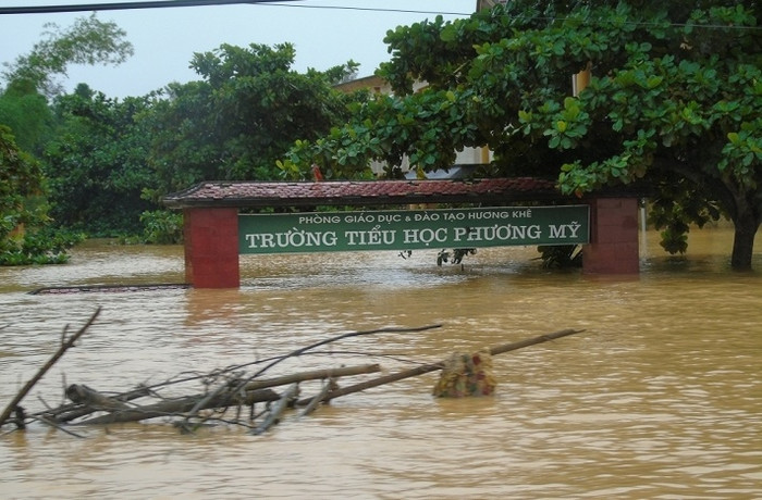 Miền Trung đang phải hứng chịu những hậu quả nặng nề từ mưa lũ và rất cần sự chung tay giúp đỡ của nhân dân cả nước. ảnh: vtc news.
