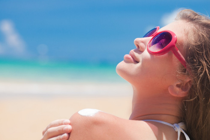 Ánh nắng mặt trời cũng là một trong những yếu tố đẩy nhanh quá trình lão hóa của cơ thể bạn. Ánh nắng mặt trời cũng là một trong những yếu tố đẩy nhanh quá trình lão hóa của cơ thể bạn.