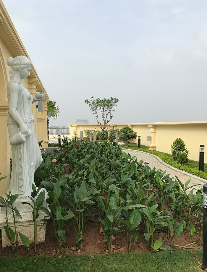 Công viên trên tầng mái tòa nhà với đường dạo, sân vườn đã hoàn thành. Đây chính là điểm nổi trội của dự án D’. Le Pont D’or mà không một dự án nào có được. Khu công viên trên tầng mái ở độ cao 80m rộng 1600m2 sẽ là khu vui chơi, nghỉ ngơi, thư giãn của cư dân. Những bữa tiệc BBQ ngoài trời và ngắm toàn cảnh Hà Nội sẽ là những trải nghiệm độc đáo chỉ có ở D’. Le Pont D’or. Công viên trên tầng mái tòa nhà với đường dạo, sân vườn đã hoàn thành. Đây chính là điểm nổi trội của dự án D’. Le Pont D’or mà không một dự án nào có được. Khu công viên trên tầng mái ở độ cao 80m rộng 1600m2 sẽ là khu vui chơi, nghỉ ngơi, thư giãn của cư dân. Những bữa tiệc BBQ ngoài trời và ngắm toàn cảnh Hà Nội sẽ là những trải nghiệm độc đáo chỉ có ở D’. Le Pont D’or.