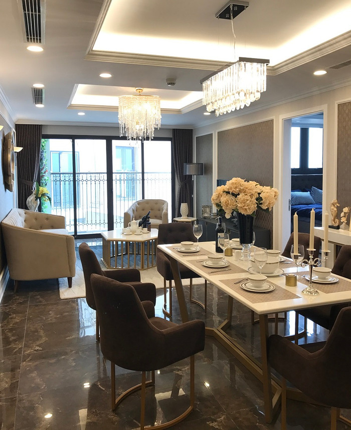 Một số căn hộ đã được chủ đầu tư hoàn thiện với nội thất đẳng cấp, sang trong thể hiện rõ nét cho phong cách Tân Cổ điển với những gam màu trung tính, nhẹ nhàng sẵn sàng chào đón các cư dân. Một số căn hộ đã được chủ đầu tư hoàn thiện với nội thất đẳng cấp, sang trong thể hiện rõ nét cho phong cách Tân Cổ điển với những gam màu trung tính, nhẹ nhàng sẵn sàng chào đón các cư dân.