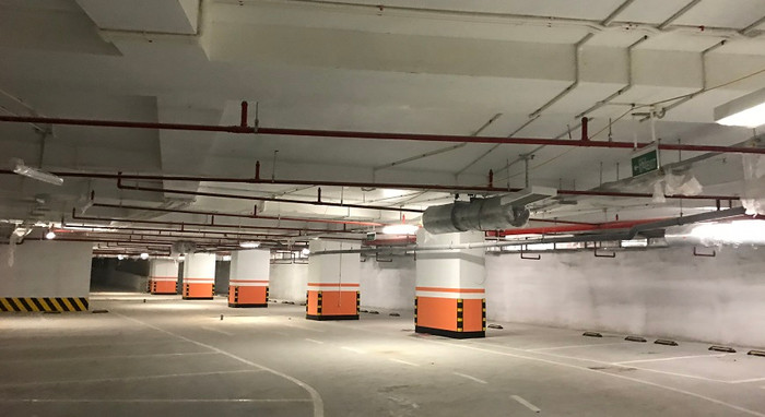 Tầng hầm để xe thông minh, hiện đại với sức chứa 325 xe ô tô, đủ cho mỗi căn hộ 1 chỗ đỗ xe ô tô và xe máy. Hệ thống hầm đã được hoàn thiện sơn kẻ vạch giao thông, sẵn sàng phục vụ cư dân của tòa nhà. Tầng hầm để xe thông minh, hiện đại với sức chứa 325 xe ô tô, đủ cho mỗi căn hộ 1 chỗ đỗ xe ô tô và xe máy. Hệ thống hầm đã được hoàn thiện sơn kẻ vạch giao thông, sẵn sàng phục vụ cư dân của tòa nhà.