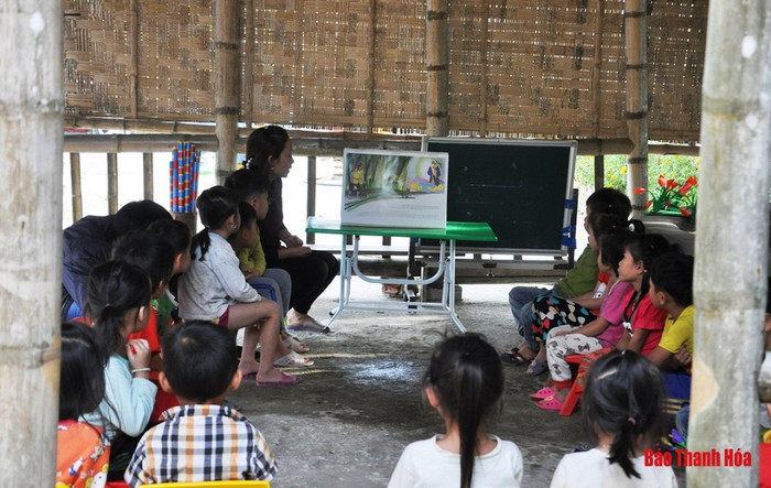 Lớp học còn nhiều khó khăn của cô và trò tại bản Năng Cát, xã Trí Năng, huyện Lang Chánh, tỉnh Thanh Hóa. ảnh: Báo Thanh Hóa. Lớp học còn nhiều khó khăn của cô và trò tại bản Năng Cát, xã Trí Năng, huyện Lang Chánh, tỉnh Thanh Hóa. ảnh: Báo Thanh Hóa.
