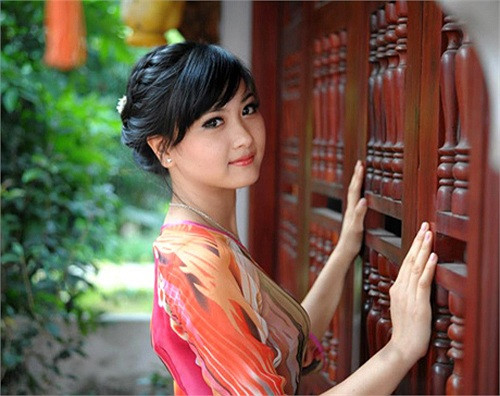 Hương có vẻ đẹp nhẹ nhàng nhưng vô cùng quyến rũ của người con gái Việt. >>Những hotgirl xinh đẹp làm điên đảo cư dân mạng Những nữ sinh đẹp mê hồn giữa đầm sen >>Phát sốt vì vẻ đẹp baby của cô giáo tương lai >>So độ siêu kute của những nữ sinh đình đám nhất Thủ đô >>Phát sốt vì 4 nữ giáo viên xinh đẹp >>Cư dân mạng "điên đảo" vì nhan sắc nữ sinh Trương Tân Uyển >>Hoa khôi ĐH Thương Mại 2012 duyên dáng áo dài Hương có vẻ đẹp nhẹ nhàng nhưng vô cùng quyến rũ của người con gái Việt. >>Những hotgirl xinh đẹp làm điên đảo cư dân mạng Những nữ sinh đẹp mê hồn giữa đầm sen >>Phát sốt vì vẻ đẹp baby của cô giáo tương lai >>So độ siêu kute của những nữ sinh đình đám nhất Thủ đô >>Phát sốt vì 4 nữ giáo viên xinh đẹp >>Cư dân mạng "điên đảo" vì nhan sắc nữ sinh Trương Tân Uyển >>Hoa khôi ĐH Thương Mại 2012 duyên dáng áo dài