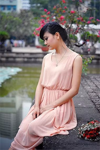 Thí sinh Lê Thu Hương là một trong những nữ sinh nổi bật trong cuộc thi này. >>Những hotgirl xinh đẹp làm điên đảo cư dân mạng Những nữ sinh đẹp mê hồn giữa đầm sen >>Phát sốt vì vẻ đẹp baby của cô giáo tương lai >>So độ siêu kute của những nữ sinh đình đám nhất Thủ đô >>Phát sốt vì 4 nữ giáo viên xinh đẹp >>Cư dân mạng "điên đảo" vì nhan sắc nữ sinh Trương Tân Uyển >>Hoa khôi ĐH Thương Mại 2012 duyên dáng áo dài Thí sinh Lê Thu Hương là một trong những nữ sinh nổi bật trong cuộc thi này. >>Những hotgirl xinh đẹp làm điên đảo cư dân mạng Những nữ sinh đẹp mê hồn giữa đầm sen >>Phát sốt vì vẻ đẹp baby của cô giáo tương lai >>So độ siêu kute của những nữ sinh đình đám nhất Thủ đô >>Phát sốt vì 4 nữ giáo viên xinh đẹp >>Cư dân mạng "điên đảo" vì nhan sắc nữ sinh Trương Tân Uyển >>Hoa khôi ĐH Thương Mại 2012 duyên dáng áo dài