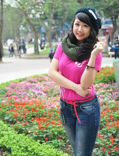 Phương Trang chia sẻ: "Sau cuộc thi Duyên dáng Hà Thành, dù không giành được giải thưởng gì nhưng em cảm thấy rất vui, thấy tự tin hơn. Và điều mà em cảm thấy hạnh phúc nhất là có thêm những người bạn mới và học hỏi được rất nhiều điều bổ ích từ các bạn nữ sinh trên khắp Hà Nội". Những hotgirl xinh đẹp làm "điên đảo" cư dân mạng (P3) >>Những nữ sinh đẹp hơn cả búp bê Babie >>PHÁT SỐT VÌ NỮ THẠC SĨ ĐẸP NHẤT TRUNG QUỐC AI ĐẸP HƠN HOTGIRL KIM PHƯỢNG? >>Những nữ sinh diện áo dài đẹp hơn vẻ đẹp xuân thì của Mai Phương Thúy (P36) >>Phát sốt vì nữ sinh Trung Quốc đẹp như siêu mẫu