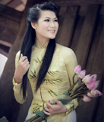 Nguyễn Thị Ngọc Anh (SBD 74), đến từ Đan Phượng- Hà Nội. Ngọc Anh hiện đang là sinh viên ĐH Công Nghiệp Hà Nội, đã từng tham gia cuộc thi Vietnam next top model, Chung kết Nữ Hoàng Trang Sức và Chung kết Hoa Hậu Thể Thao. >>Những nữ sinh đẹp hơn cả búp bê Babie >>PHÁT SỐT VÌ NỮ THẠC SĨ ĐẸP NHẤT TRUNG QUỐC AI ĐẸP HƠN HOTGIRL KIM PHƯỢNG? >>Những nữ sinh diện áo dài đẹp hơn vẻ đẹp xuân thì của Mai Phương Thúy (P36) <<HOTGIRL HỌC V IỆN BÁO CHÍ ĐẸP RẠNG NGỜI TRONG SẮC THU >>Phát sốt vì nữ sinh Trung Quốc đẹp như siêu mẫu >>KINH DỊ LỄ HỘI HÓA TRANG CỦA SINH VIÊN Nguyễn Thị Ngọc Anh (SBD 74), đến từ Đan Phượng- Hà Nội. Ngọc Anh hiện đang là sinh viên ĐH Công Nghiệp Hà Nội, đã từng tham gia cuộc thi Vietnam next top model, Chung kết Nữ Hoàng Trang Sức và Chung kết Hoa Hậu Thể Thao. >>Những nữ sinh đẹp hơn cả búp bê Babie >>PHÁT SỐT VÌ NỮ THẠC SĨ ĐẸP NHẤT TRUNG QUỐC AI ĐẸP HƠN HOTGIRL KIM PHƯỢNG? >>Những nữ sinh diện áo dài đẹp hơn vẻ đẹp xuân thì của Mai Phương Thúy (P36) <<HOTGIRL HỌC V IỆN BÁO CHÍ ĐẸP RẠNG NGỜI TRONG SẮC THU >>Phát sốt vì nữ sinh Trung Quốc đẹp như siêu mẫu >>KINH DỊ LỄ HỘI HÓA TRANG CỦA SINH VIÊN