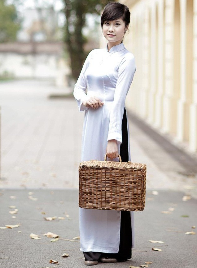 Thu Thủy sở hữu gương mặt thánh thiện và vóc dáng đẹp, đã từng giành giải nhất cuộc thi "Duyên dáng Trần Nhân Tông" và lọt vào top 15 cuộc thi Duyên dáng Hà thành 2011. Những hotgirl xinh đẹp làm "điên đảo" cư dân mạng (P3) >>Những nữ sinh đẹp hơn cả búp bê Babie >>PHÁT SỐT VÌ NỮ THẠC SĨ ĐẸP NHẤT TRUNG QUỐC AI ĐẸP HƠN HOTGIRL KIM PHƯỢNG? >>Những nữ sinh diện áo dài đẹp hơn vẻ đẹp xuân thì của Mai Phương Thúy (P36) >>Phát sốt vì nữ sinh Trung Quốc đẹp như siêu mẫu