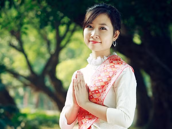 Đây là cơ hội để các nữ sinh ĐH Thương Mại thể hiện tài năng của phụ nữ Việt Nam trong thời đại mới. >>Những hotgirl xinh đẹp làm "điên đảo" cư dân mạng (P8) >>Midu, Hà Min, Linh Hàn đọ dáng "nóng bỏng" >>Ngắm vẻ đẹp kiêu sa của Á hậu Hoàng Anh >>Những nữ sinh đẹp hơn cả búp bê Babie >>PHÁT SỐT VÌ NỮ THẠC SĨ ĐẸP NHẤT TRUNG QUỐC AI ĐẸP HƠN HOTGIRL KIM PHƯỢNG? >>Những nữ sinh diện áo dài đẹp hơn vẻ đẹp xuân thì của Mai Phương Thúy (P36) >>Phát sốt vì nữ sinh Trung Quốc đẹp như siêu mẫu
