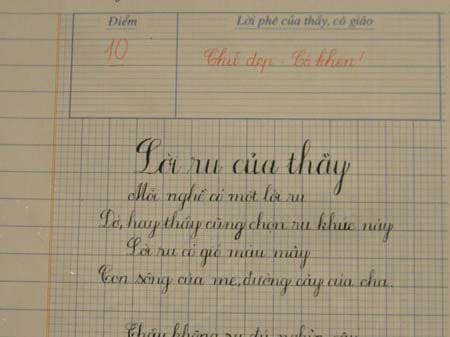 Bài viết chữ đẹp của học trò tại Hà Nội được cô cho điểm 10.