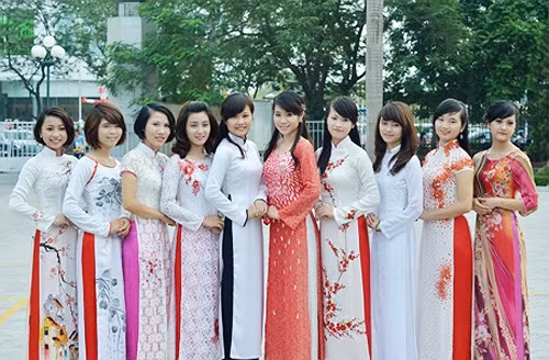 10 nữ sinh xinh đẹp và tài năng sẽ cùng tranh tài trong đêm chung kết để tìm ra hoa khôi duyên dáng của Khoa Luật (Đại học Quốc gia Hà Nội) năm 2012. >>Những hotgirl xinh đẹp làm điên đảo cư dân mạng Những nữ sinh đẹp mê hồn giữa đầm sen >>Phát sốt vì vẻ đẹp baby của cô giáo tương lai >>So độ siêu kute của những nữ sinh đình đám nhất Thủ đô >>Phát sốt vì 4 nữ giáo viên xinh đẹp >>Cư dân mạng "điên đảo" vì nhan sắc nữ sinh Trương Tân Uyển >>Hoa khôi ĐH Thương Mại 2012 duyên dáng áo dài 10 nữ sinh xinh đẹp và tài năng sẽ cùng tranh tài trong đêm chung kết để tìm ra hoa khôi duyên dáng của Khoa Luật (Đại học Quốc gia Hà Nội) năm 2012. >>Những hotgirl xinh đẹp làm điên đảo cư dân mạng Những nữ sinh đẹp mê hồn giữa đầm sen >>Phát sốt vì vẻ đẹp baby của cô giáo tương lai >>So độ siêu kute của những nữ sinh đình đám nhất Thủ đô >>Phát sốt vì 4 nữ giáo viên xinh đẹp >>Cư dân mạng "điên đảo" vì nhan sắc nữ sinh Trương Tân Uyển >>Hoa khôi ĐH Thương Mại 2012 duyên dáng áo dài