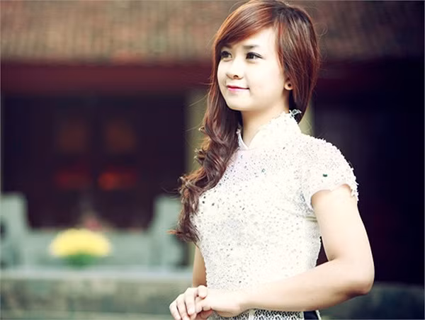 Cuộc thi chung kết Hoa khôi ĐH Thương Mại 2012 sẽ diễn ra vào tối nay (17/11). Trong ảnh là thí sinh Phương Huyền. >>Những hotgirl xinh đẹp làm "điên đảo" cư dân mạng (P8) >>Midu, Hà Min, Linh Hàn đọ dáng "nóng bỏng" >>Ngắm vẻ đẹp kiêu sa của Á hậu Hoàng Anh >>Những nữ sinh đẹp hơn cả búp bê Babie >>PHÁT SỐT VÌ NỮ THẠC SĨ ĐẸP NHẤT TRUNG QUỐC AI ĐẸP HƠN HOTGIRL KIM PHƯỢNG? >>Những nữ sinh diện áo dài đẹp hơn vẻ đẹp xuân thì của Mai Phương Thúy (P36) >>Phát sốt vì nữ sinh Trung Quốc đẹp như siêu mẫu