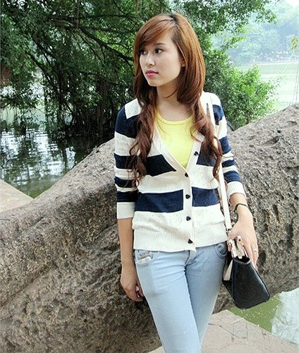 Nguyễn Thị Linh. Năm sinh:12/01/1993 Khoa: Kinh tế - Quản trị kinh doanh. Chiều cao: 1.62m. Cân Nặng: 47kg. Số đo 3 vòng: 86/64/90 >>Những hotgirl xinh đẹp làm điên đảo cư dân mạng Những nữ sinh đẹp mê hồn giữa đầm sen >>Phát sốt vì vẻ đẹp baby của cô giáo tương lai >>So độ siêu kute của những nữ sinh đình đám nhất Thủ đô >>Phát sốt vì 4 nữ giáo viên xinh đẹp >>Cư dân mạng "điên đảo" vì nhan sắc nữ sinh Trương Tân Uyển >>Hoa khôi ĐH Thương Mại 2012 duyên dáng áo dài Nguyễn Thị Linh. Năm sinh:12/01/1993 Khoa: Kinh tế - Quản trị kinh doanh. Chiều cao: 1.62m. Cân Nặng: 47kg. Số đo 3 vòng: 86/64/90 >>Những hotgirl xinh đẹp làm điên đảo cư dân mạng Những nữ sinh đẹp mê hồn giữa đầm sen >>Phát sốt vì vẻ đẹp baby của cô giáo tương lai >>So độ siêu kute của những nữ sinh đình đám nhất Thủ đô >>Phát sốt vì 4 nữ giáo viên xinh đẹp >>Cư dân mạng "điên đảo" vì nhan sắc nữ sinh Trương Tân Uyển >>Hoa khôi ĐH Thương Mại 2012 duyên dáng áo dài