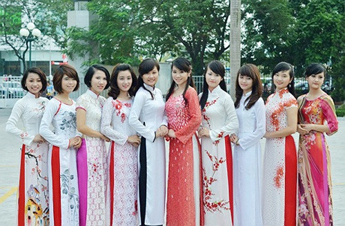 10 nữ sinh xinh đẹp và tài năng sẽ cùng tranh tài trong đêm chung kết để tìm ra hoa khôi duyên dáng của Khoa Luật (Đại học Quốc gia Hà Nội) năm 2012. >>Những hotgirl xinh đẹp làm điên đảo cư dân mạng Những nữ sinh đẹp mê hồn giữa đầm sen >>Phát sốt vì vẻ đẹp baby của cô giáo tương lai >>So độ siêu kute của những nữ sinh đình đám nhất Thủ đô >>Phát sốt vì 4 nữ giáo viên xinh đẹp >>Cư dân mạng "điên đảo" vì nhan sắc nữ sinh Trương Tân Uyển >>Hoa khôi ĐH Thương Mại 2012 duyên dáng áo dài 10 nữ sinh xinh đẹp và tài năng sẽ cùng tranh tài trong đêm chung kết để tìm ra hoa khôi duyên dáng của Khoa Luật (Đại học Quốc gia Hà Nội) năm 2012. >>Những hotgirl xinh đẹp làm điên đảo cư dân mạng Những nữ sinh đẹp mê hồn giữa đầm sen >>Phát sốt vì vẻ đẹp baby của cô giáo tương lai >>So độ siêu kute của những nữ sinh đình đám nhất Thủ đô >>Phát sốt vì 4 nữ giáo viên xinh đẹp >>Cư dân mạng "điên đảo" vì nhan sắc nữ sinh Trương Tân Uyển >>Hoa khôi ĐH Thương Mại 2012 duyên dáng áo dài