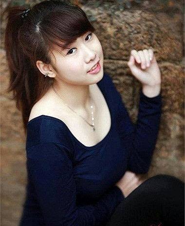 Nguyễn Ngọc Thanh Trang. Ngày sinh: 01/04/1994. Lớp: CĐ Công nghệ thông tin- K57. Chiều cao 163cm. Cân nặng 48kg >>Những hotgirl xinh đẹp làm điên đảo cư dân mạng Những nữ sinh đẹp mê hồn giữa đầm sen >>Phát sốt vì vẻ đẹp baby của cô giáo tương lai >>So độ siêu kute của những nữ sinh đình đám nhất Thủ đô >>Phát sốt vì 4 nữ giáo viên xinh đẹp >>Cư dân mạng "điên đảo" vì nhan sắc nữ sinh Trương Tân Uyển >>Hoa khôi ĐH Thương Mại 2012 duyên dáng áo dài Nguyễn Ngọc Thanh Trang. Ngày sinh: 01/04/1994. Lớp: CĐ Công nghệ thông tin- K57. Chiều cao 163cm. Cân nặng 48kg >>Những hotgirl xinh đẹp làm điên đảo cư dân mạng Những nữ sinh đẹp mê hồn giữa đầm sen >>Phát sốt vì vẻ đẹp baby của cô giáo tương lai >>So độ siêu kute của những nữ sinh đình đám nhất Thủ đô >>Phát sốt vì 4 nữ giáo viên xinh đẹp >>Cư dân mạng "điên đảo" vì nhan sắc nữ sinh Trương Tân Uyển >>Hoa khôi ĐH Thương Mại 2012 duyên dáng áo dài