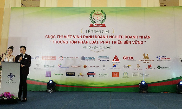 Lễ tổng kết và trao giải Cuộc thi viết vinh danh doanh nghiệp, doanh nhân “Thượng tôn pháp luật, phát triển bền vững” (Ảnh: An Nhiên). Lễ tổng kết và trao giải Cuộc thi viết vinh danh doanh nghiệp, doanh nhân “Thượng tôn pháp luật, phát triển bền vững” (Ảnh: An Nhiên).