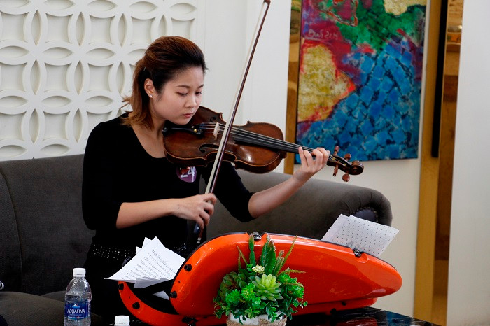 Nghệ sĩ Hồng Nhung trước giờ vào thi tuyển chọn Sun Symphony Orchestra.