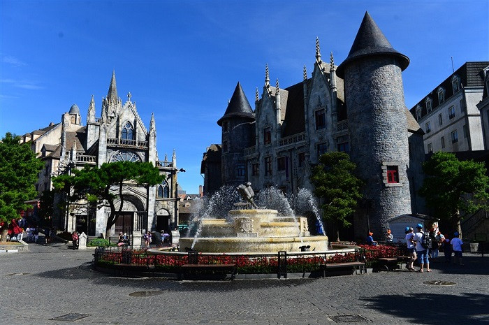 Khu du lịch Sun World Ba Na Hills. Khu du lịch Sun World Ba Na Hills.