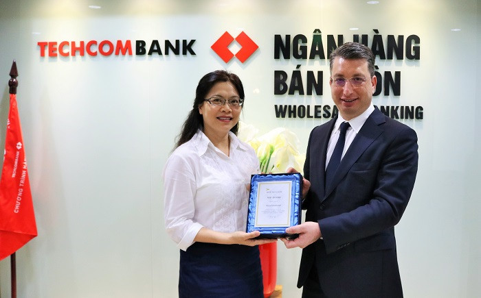 Ngân hàng Techcombank được Bank of New York Mellon trao tặng giải thưởng Thanh toán xuất sắc. Ngân hàng Techcombank được Bank of New York Mellon trao tặng giải thưởng Thanh toán xuất sắc.