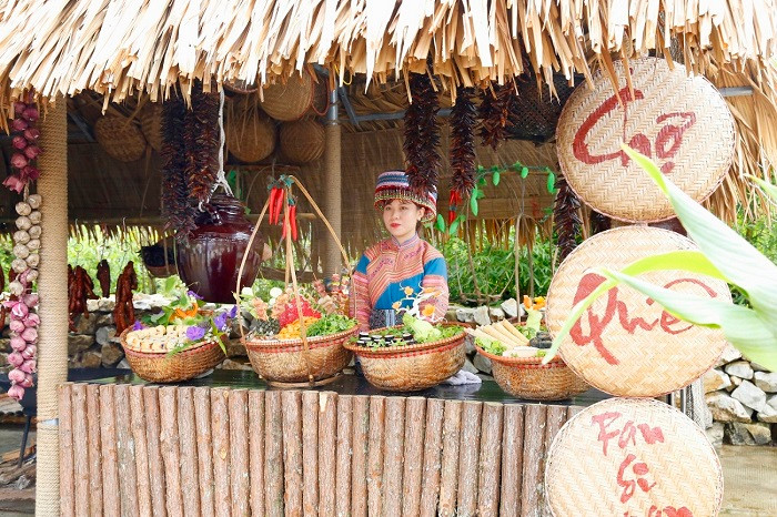 Lễ hội rượu - ẩm thực Tây Bắc. Lễ hội rượu - ẩm thực Tây Bắc.