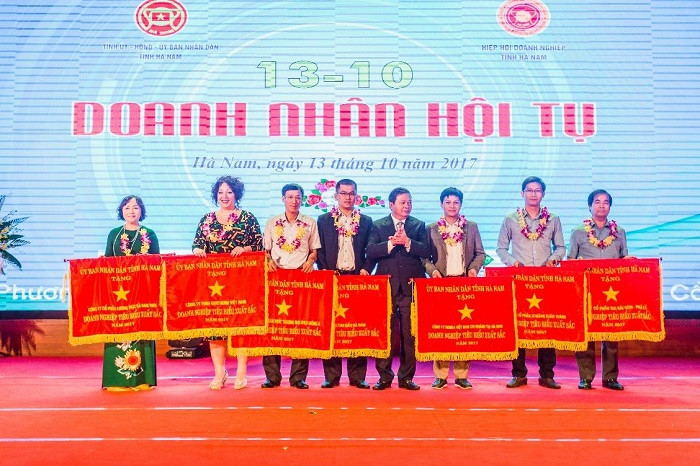 Công ty Cổ phần Sao Thái Dương đón nhận bằng khen tại chương trình “Doanh Nhân Hội Tụ”. Công ty Cổ phần Sao Thái Dương đón nhận bằng khen tại chương trình “Doanh Nhân Hội Tụ”.