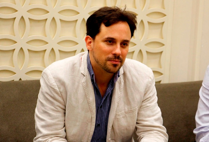 Nhạc trưởng Olivier Fabrice Ochanine.