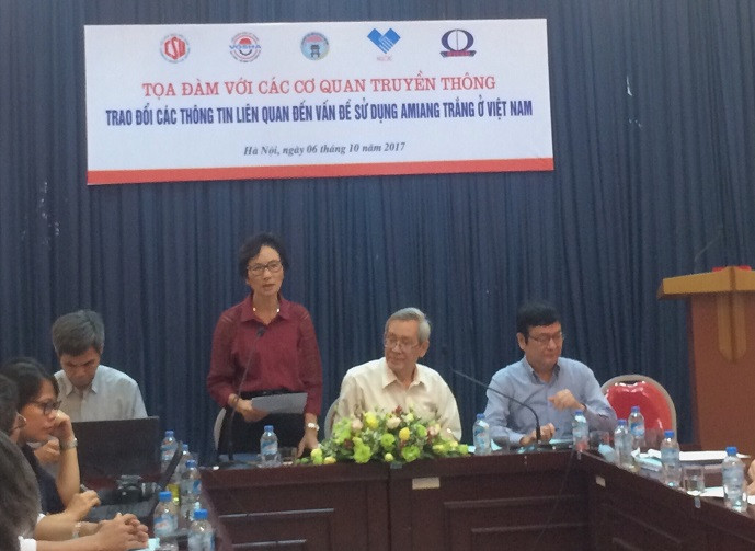 Bà Bùi Thị An – Phó giáo sư, Tiến sĩ, Phó chủ tịch Liên Hiệp hội Hà Nội phát biểu khai mạc buổi tọa đàm. Bà Bùi Thị An – Phó giáo sư, Tiến sĩ, Phó chủ tịch Liên Hiệp hội Hà Nội phát biểu khai mạc buổi tọa đàm.