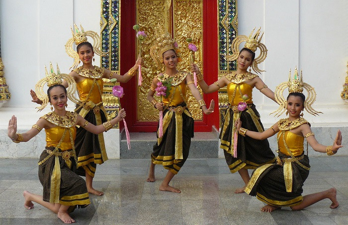Làn điệu múa Thái duyên dáng, đằm thắm. Làn điệu múa Thái duyên dáng, đằm thắm.