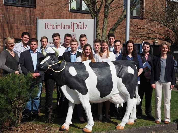 Các bạn tốt nghiệp ngành kinh tế chăn nuôi, trồng trọt vào năm học 2017 (Ảnh: tác giả cung cấp). Các bạn tốt nghiệp ngành kinh tế chăn nuôi, trồng trọt vào năm học 2017 (Ảnh: tác giả cung cấp).