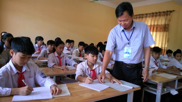 Ở cương vị quản lý nhưng anh Thái vẫn tham gia giảng dạy, bồi dưỡng học sinh giỏi (Ảnh: tác giả cung cấp). Ở cương vị quản lý nhưng anh Thái vẫn tham gia giảng dạy, bồi dưỡng học sinh giỏi (Ảnh: tác giả cung cấp).