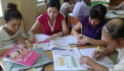 Cấp trên hãy biết lắng nghe ý kiến thật lòng của những người trực tiếp đứng lớp (Ảnh chụp từ Báo cáo của Ngân hàng Thế giới). Cấp trên hãy biết lắng nghe ý kiến thật lòng của những người trực tiếp đứng lớp (Ảnh chụp từ Báo cáo của Ngân hàng Thế giới).