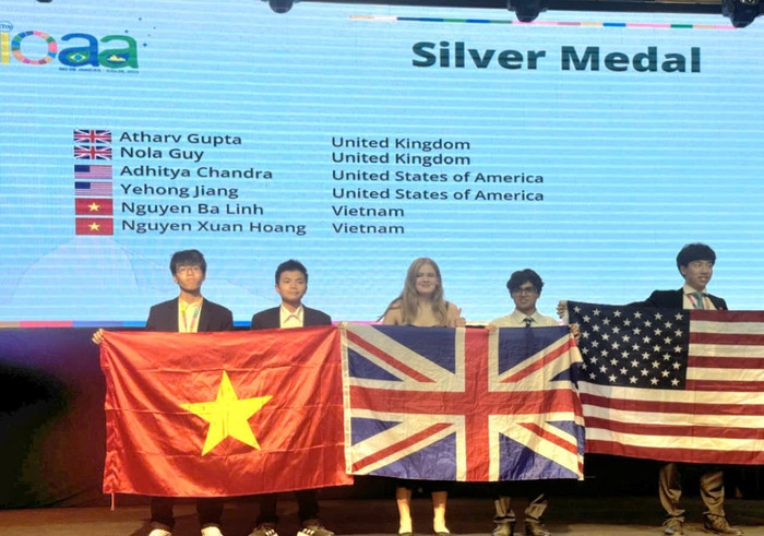 100% học sinh đoàn Hà Nội giành huy chương tại Olympic Thiên văn và Vật lý thiên văn quốc tế (IOAA) năm 2024. Ảnh: Sở Giáo dục và Đào tạo Hà Nội 100% học sinh đoàn Hà Nội giành huy chương tại Olympic Thiên văn và Vật lý thiên văn quốc tế (IOAA) năm 2024. Ảnh: Sở Giáo dục và Đào tạo Hà Nội