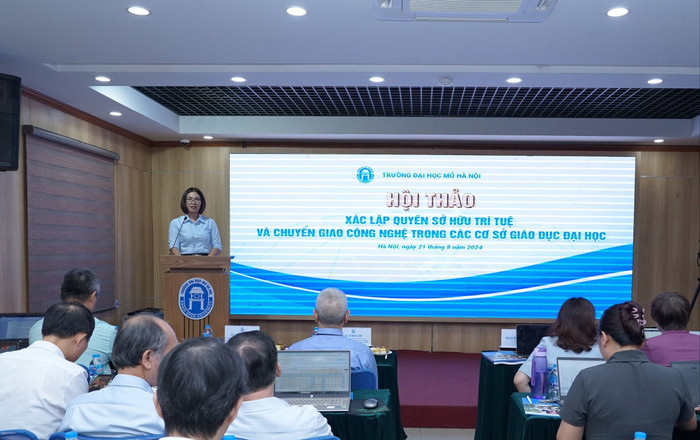 Phó Giáo sư, Tiến sĩ Phạm Thị Tâm phát biểu đề dẫn hội thảo. PGS.TS Phạm Thị Tâm - Trưởng phòng Quản lý Khoa học, Trường ĐH Mở Hà Nội.JPG
