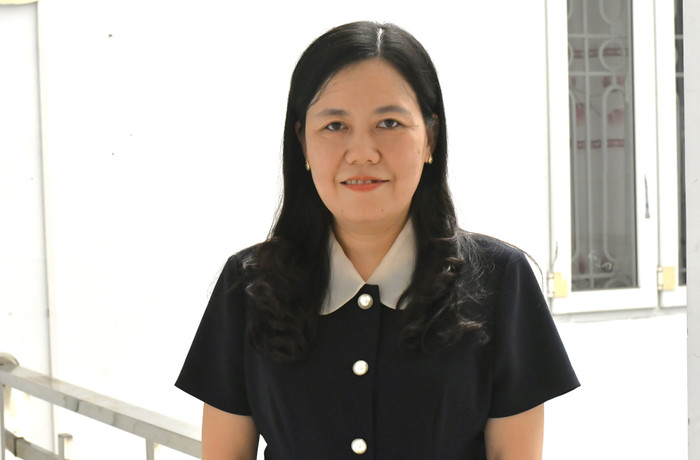 Cô Nguyễn Hoàng Vân - Tổ trưởng Tổ Sử - Địa, Trường Trung học phổ thông Chuyên Lương Văn Tụy tham gia lớp tập huấn môn Lịch sử diễn ra trong sáng ngày 6/8 tại Trường Trung học phổ thông Ninh Bình - Bạc Liêu. GDVN (15).JPG