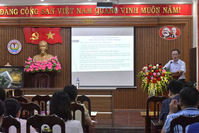 Lớp tập huấn cho giáo viên môn Công nghệ tổ chức tại Trường Trung học phổ thông Trần Hưng Đạo. GDVN (18).JPG