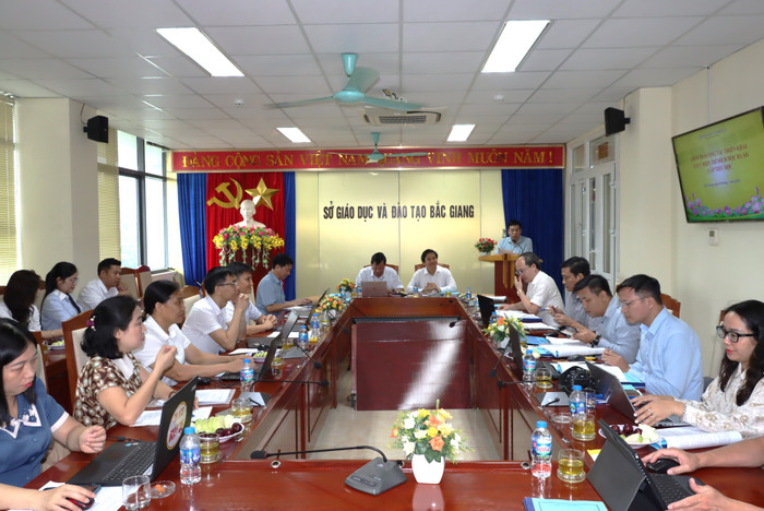 Quang cảnh Hội nghị Kiểm tra công tác triển khai thí điểm Học bạ số cấp tiểu học của tỉnh Bắc Giang. (Ảnh: Sở Giáo dục và Đào tạo tỉnh Bắc Giang) IMG_4847.JPG