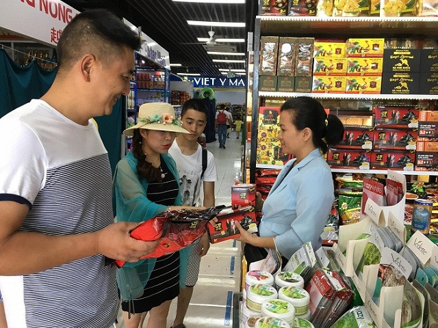 Khu thương mại nằm trong khu vực Mường Thanh, thuận tiện cho các gia đình mua sắm (Ảnh: Công Tâm). Khu thương mại nằm trong khu vực Mường Thanh, thuận tiện cho các gia đình mua sắm (Ảnh: Công Tâm).