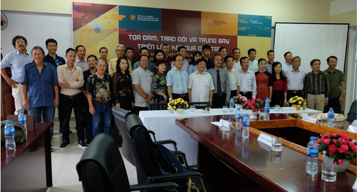 Lãnh đạo Hiệp hội và lãnh đạo các trường chụp ảnh kỷ niệm. Lãnh đạo Hiệp hội và lãnh đạo các trường chụp ảnh kỷ niệm.