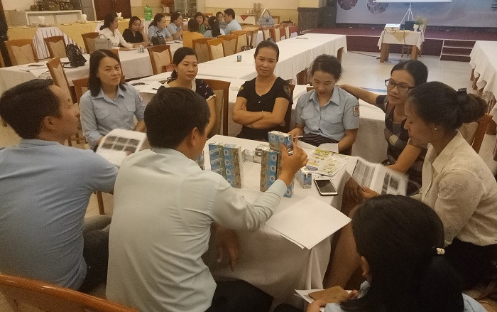 Thảo luận nhóm tại buổi tập huấn để đưa ra hình thức truyền thông hiệu quả nhất. Thảo luận nhóm tại buổi tập huấn để đưa ra hình thức truyền thông hiệu quả nhất.