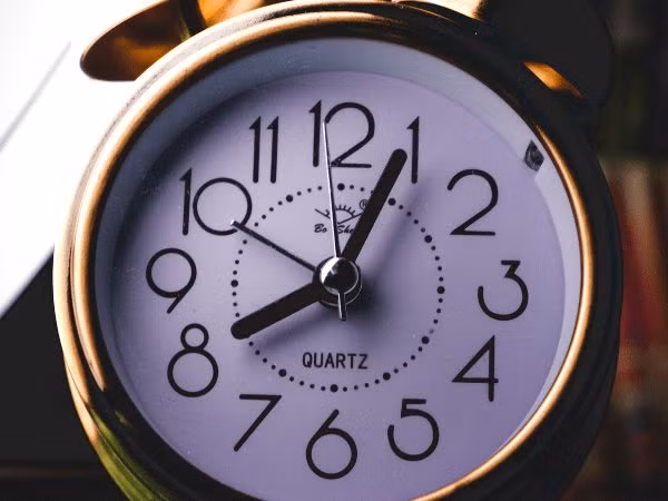 Bạn nên ngủ đủ 7 đến 8 tiếng mỗi đêm (Ảnh: theo Boldsky). Bạn nên ngủ đủ 7 đến 8 tiếng mỗi đêm (Ảnh: theo Boldsky).