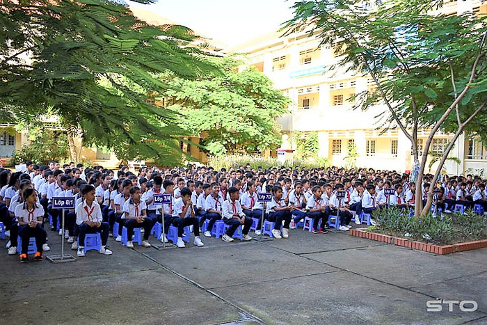 Tuyên truyền cho học sinh về công tác phân luồng học sinh sau trung học cơ sở (Ảnh minh họa: baosoctrang.org.vn). Tuyên truyền cho học sinh về công tác phân luồng học sinh sau trung học cơ sở (Ảnh minh họa: baosoctrang.org.vn).