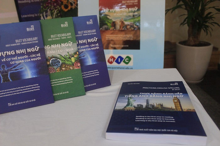 Ba bộ từ vựng bằng tranh. Ba bộ từ vựng bằng tranh.