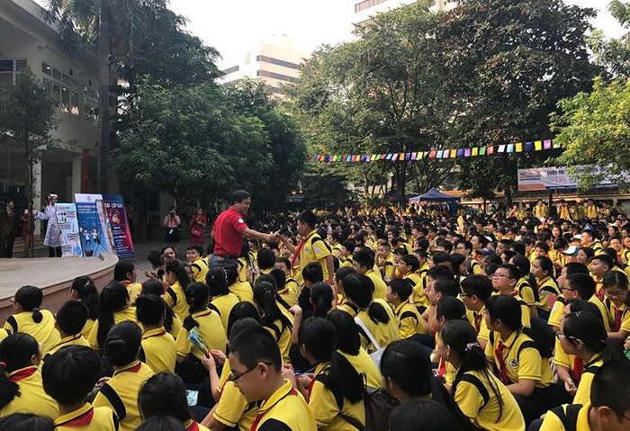 Sự trưởng thành của các thế hệ học trò có vai trò rất lớn của từng thầy cô giáo và ban giám hiệu - giữ vai trò định hướng, tạo môi trường học tập tốt để học trò phát huy thế mạnh của bản thân. Sự trưởng thành của các thế hệ học trò có vai trò rất lớn của từng thầy cô giáo và ban giám hiệu - giữ vai trò định hướng, tạo môi trường học tập tốt để học trò phát huy thế mạnh của bản thân.