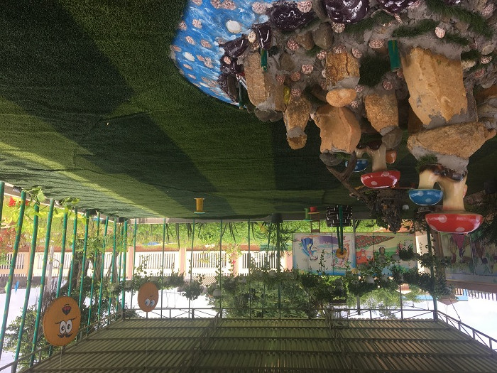 Khu vực vườn cổ tích với nền cỏ nhân tạo xanh, sạch sẽ (Ảnh: tác giả cung cấp). Khu vực vườn cổ tích với nền cỏ nhân tạo xanh, sạch sẽ (Ảnh: tác giả cung cấp).