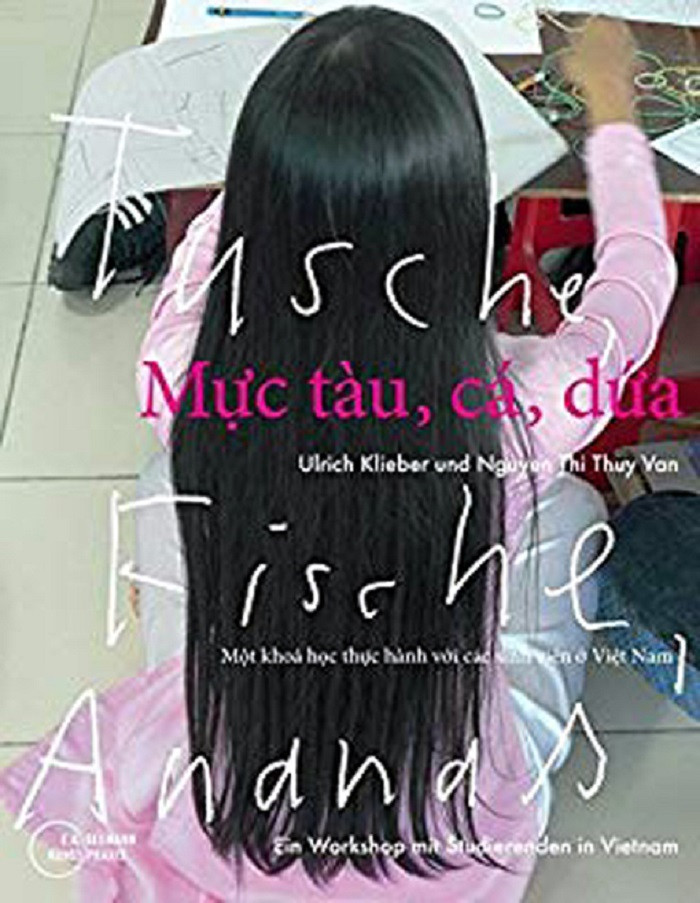 Tác phẩm “Mực tàu, cá, dứa - Tusche, Fische, Ananas” của Prof. Klieber và thạc sĩ N.T.T.V. Tác phẩm “Mực tàu, cá, dứa - Tusche, Fische, Ananas” của Prof. Klieber và thạc sĩ N.T.T.V.