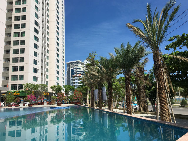 Nhìn từ trên cao của Mường Thanh Viễn Triều, người dân có thể tận hưởng không khí trong lành và cảnh đẹp của biển (Ảnh: Công Tâm). Nhìn từ trên cao của Mường Thanh Viễn Triều, người dân có thể tận hưởng không khí trong lành và cảnh đẹp của biển (Ảnh: Công Tâm).