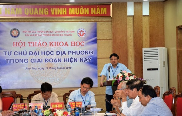 Phó giáo sư, Tiến sĩ Nguyễn Mạnh An – Hiệu trưởng Trường đại học Hồng Đức, Chủ nhiệm Câu lạc bộ các trường Đại học địa phương phát biểu tại Hội nghị. Phó giáo sư, Tiến sĩ Nguyễn Mạnh An – Hiệu trưởng Trường đại học Hồng Đức, Chủ nhiệm Câu lạc bộ các trường Đại học địa phương phát biểu tại Hội nghị.